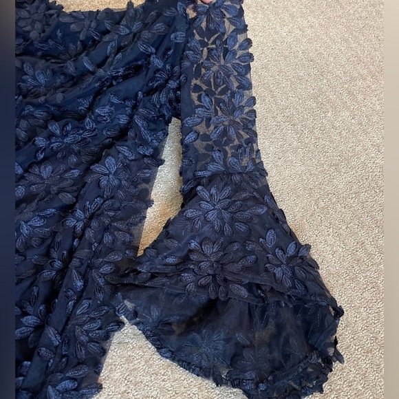 Lauren Ralph Lauren Navy Off-Shoulder Bell Sleeve Dress - Picture 5 of 12